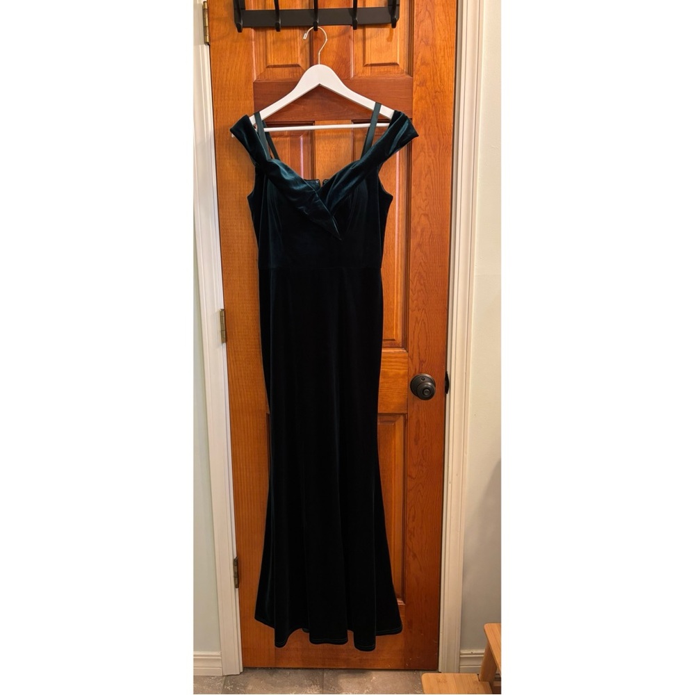 Revelry Bardot Velvet Off Shoulder Dress - 8 - Picture 7 of 14